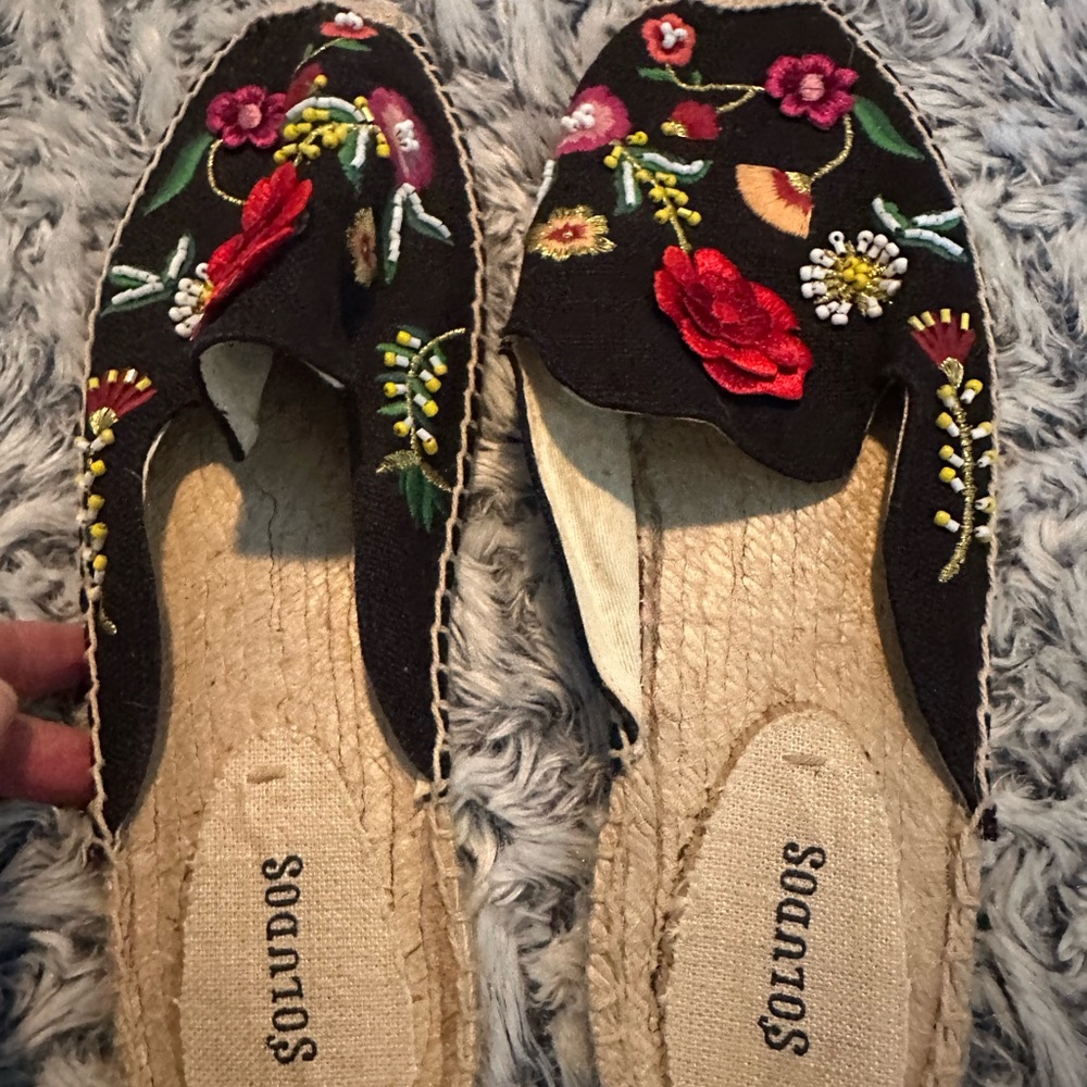 Soludos Black Floral Espadrille Mules - Picture 3 of 4